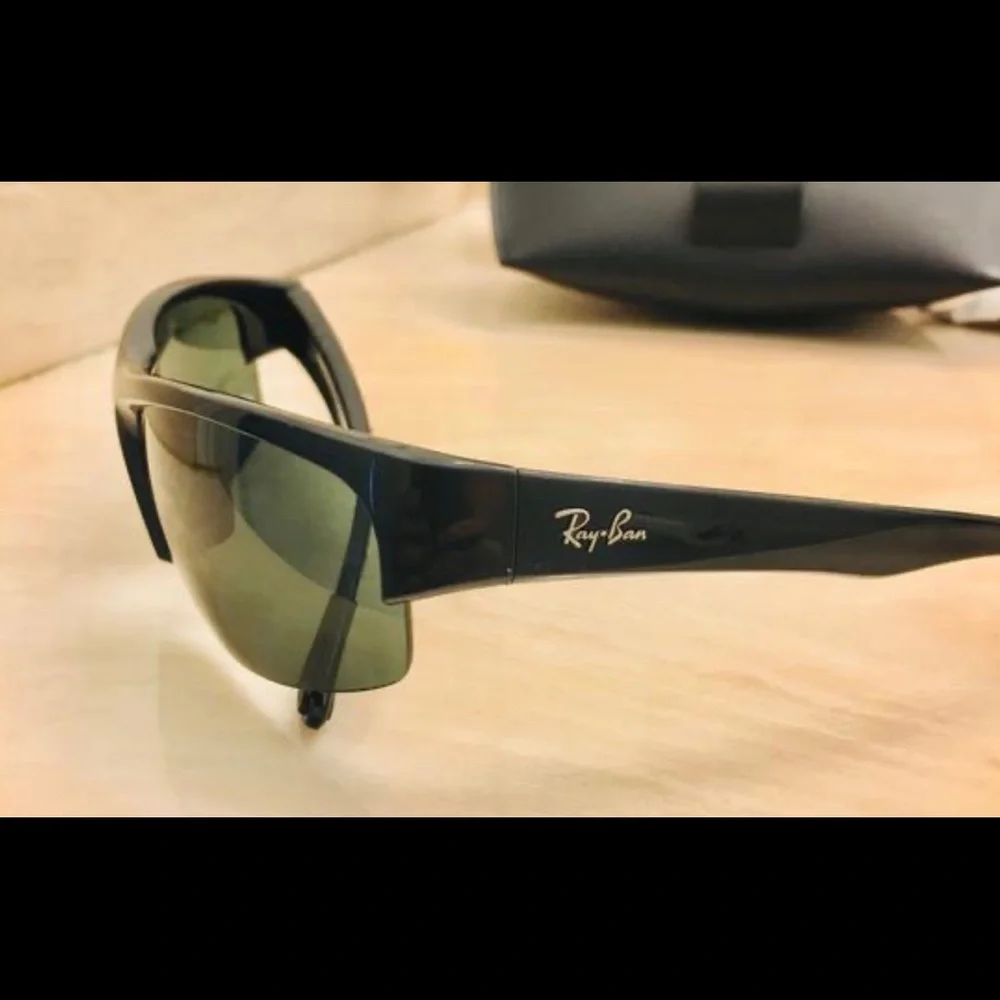 Ray bans NWT and case no damage